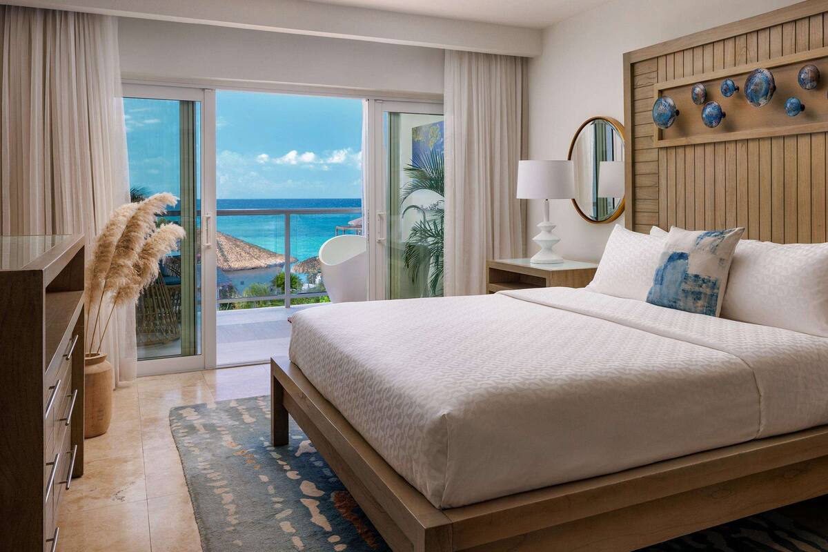 ハネムーン ルーム 1 ベッドルーム ガーデンビュー (Crystal Lagoon Honeymoon w/Balcony) | 高級寝具、ミニバー、セーフティボックス (室内)、遮光カーテン