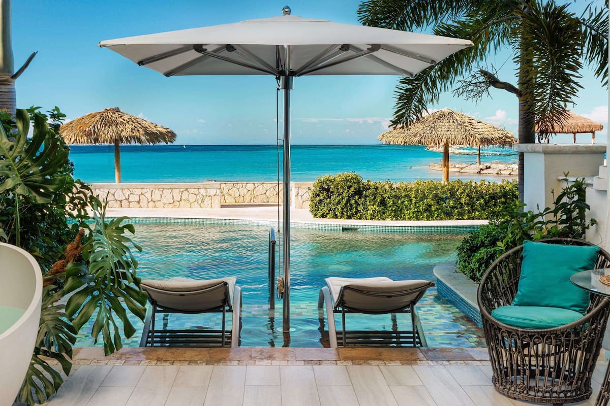 ラグジュアリー スイート 1 ベッドルーム オーシャンビュー (Beachfront Swim-up Super Luxe) | 高級寝具、ミニバー、セーフティボックス (室内)、遮光カーテン