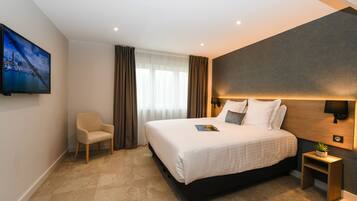 Deluxe Room, 1 King Bed, Non Smoking (Twin bed on request) | Premium bedding, pillowtop beds, in-room safe, desk