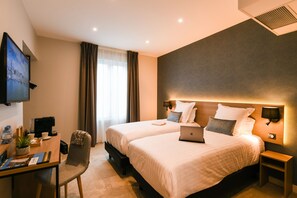 Habitació Deluxe, 2 llits individuals, no fumadors | Roba de llit d'alta qualitat i matalassos amb encoixinament addicional 