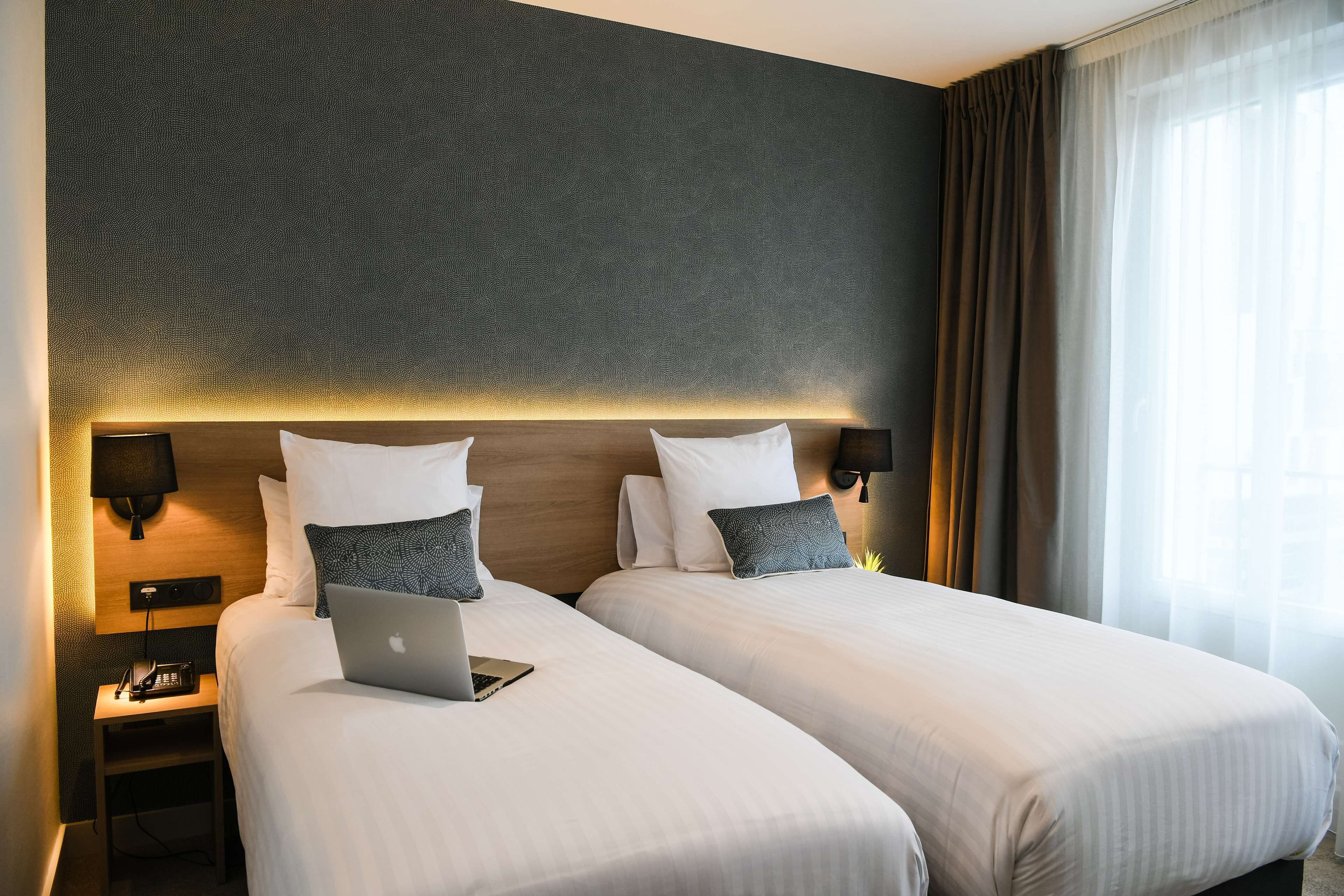 deluxe room, 2 single beds, non smoking | 1 bedroom, premium bedding, pillow-top beds, in-room safe