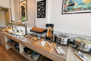 Daily buffet breakfast for a fee