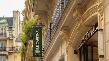 Vista frontal de la propiedad