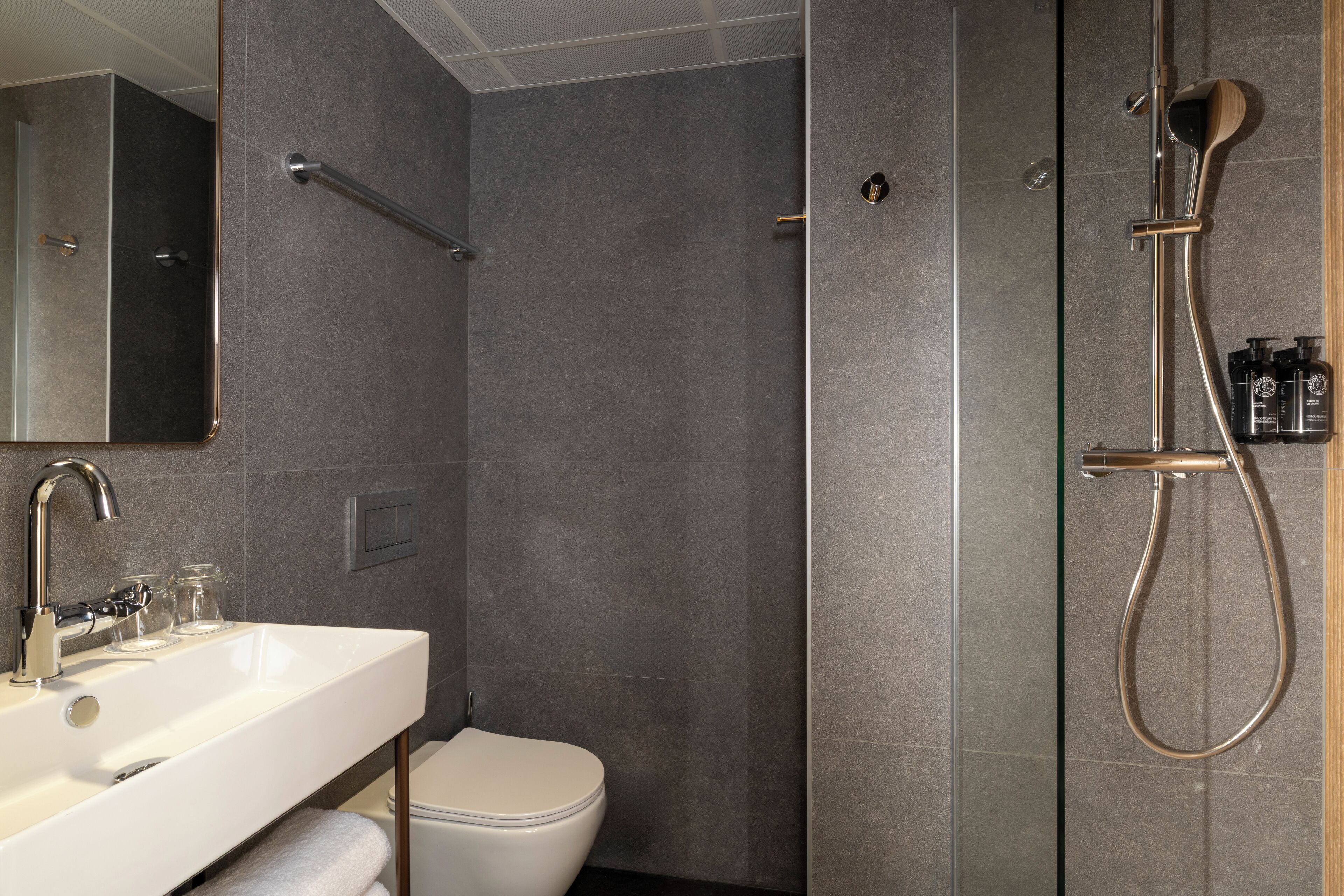 superior double room | bathroom | free toiletries, hair dryer, towels
