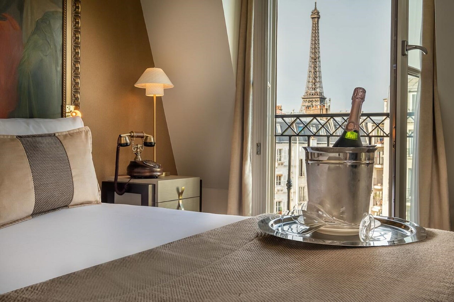 Double room with Eiffel tower view | Hypo-allergenic bedding available, minibar, in-room safe, desk
