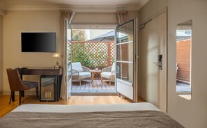Room, 1 Double Bed, Courtyard View | Courtyard view - Hôtel Le Walt by Inwood Hotels (Paris)