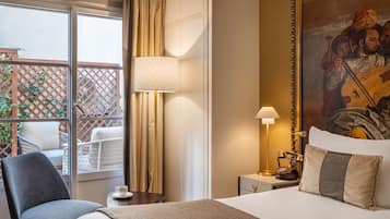 Room, 1 Double Bed, Courtyard View | Hypo-allergenic bedding, minibar, in-room safe, desk