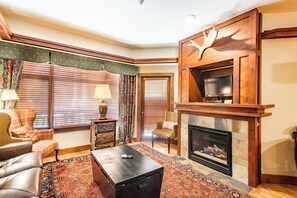 1-Bedroom Condominium - Queen | Individually decorated, individually furnished, laptop workspace - Sundial Lodge by All Seasons Resort Lodging (Park City)