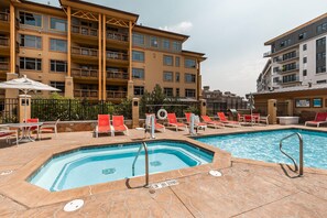 Outdoor pool, open 8:00 AM to 10:00 PM, sun loungers - Sundial Lodge by All Seasons Resort Lodging (Park City)