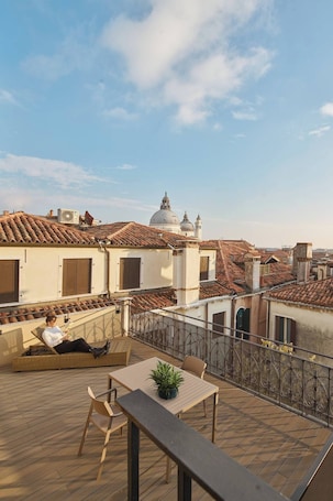 Deluxe Room View, with double bed or 2 single beds | View from room. Unahotels Ala Venezia - Adults Only