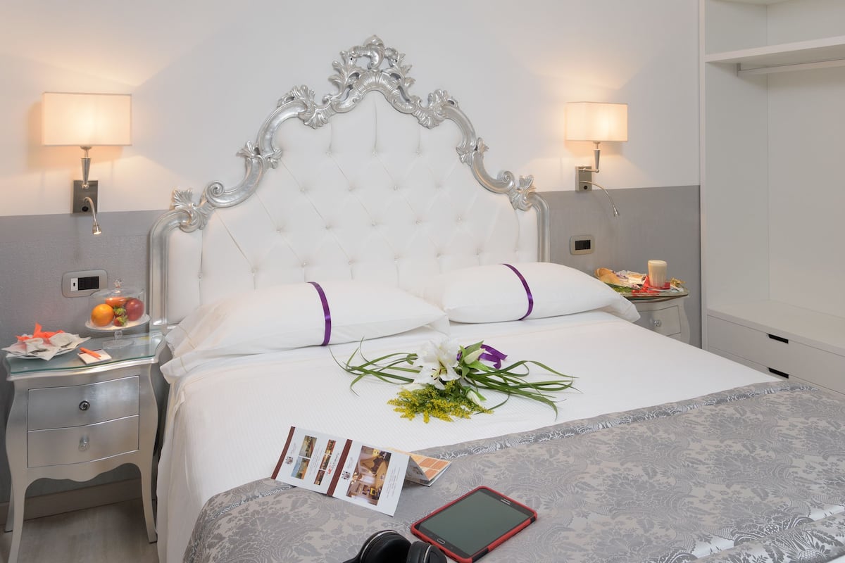 Classic Double or Twin Room | Premium bedding, down comforters, memory foam beds, minibar