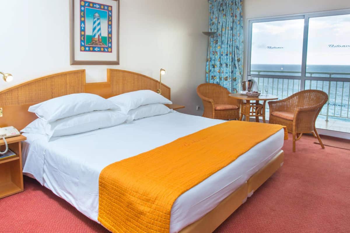 In-room safe, desk, blackout drapes, soundproofing