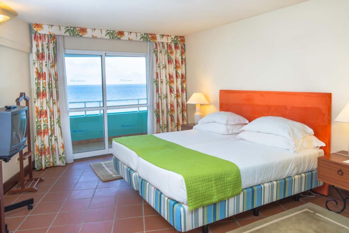 In-room safe, desk, blackout drapes, soundproofing