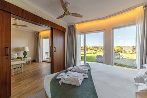 Suite Junior | Coffres-forts dans les chambres, bureau, rideaux occultants