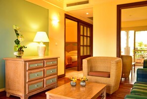 Family Room (Superior) | Desk, soundproofing, free WiFi, bed sheets