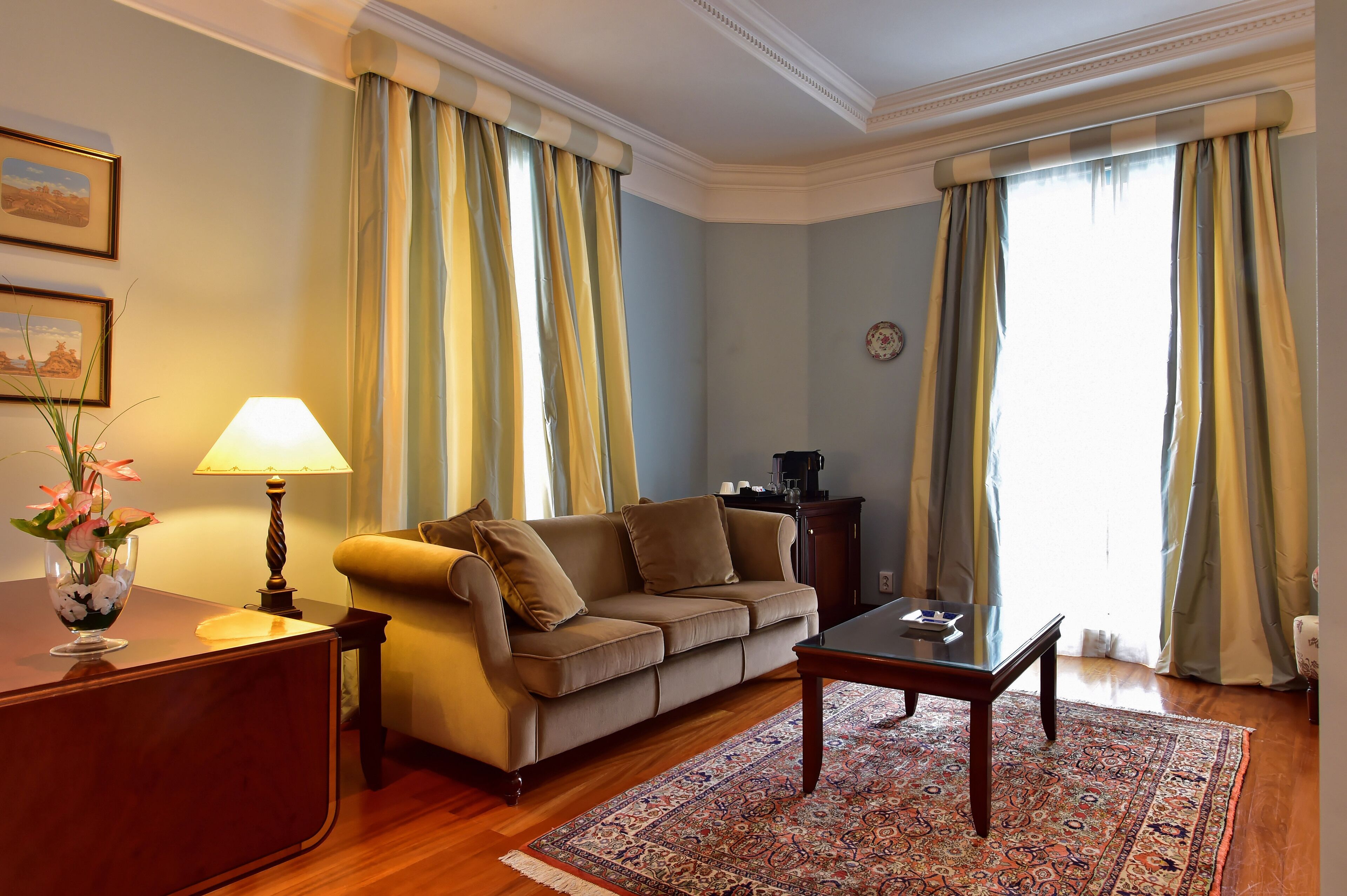 suite | living area | lcd tv