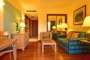 Family Room (Superior) | Desk, soundproofing, free WiFi, bed sheets