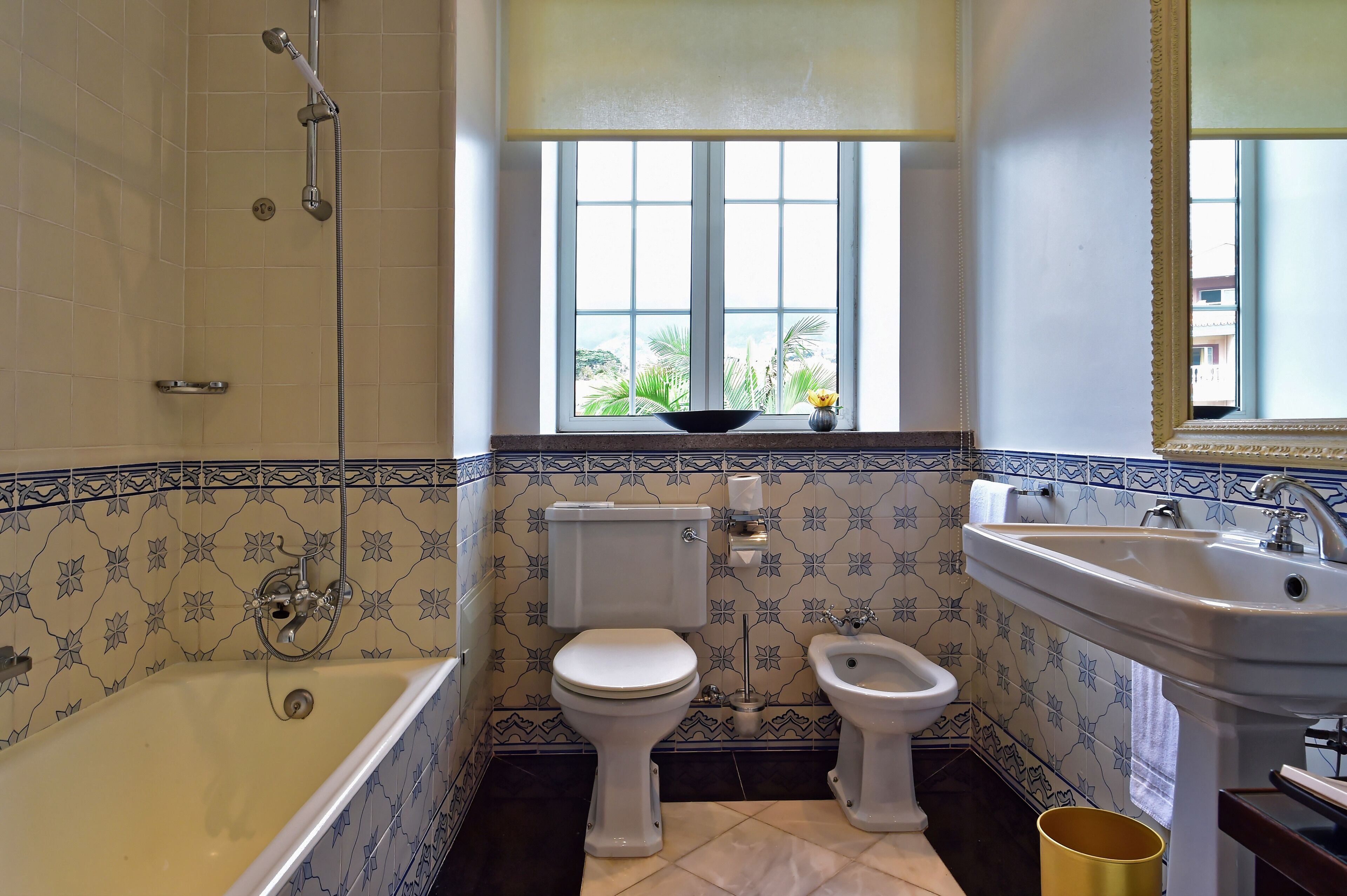suite | bathroom | deep-soaking bathtub, free toiletries, hair dryer, towels