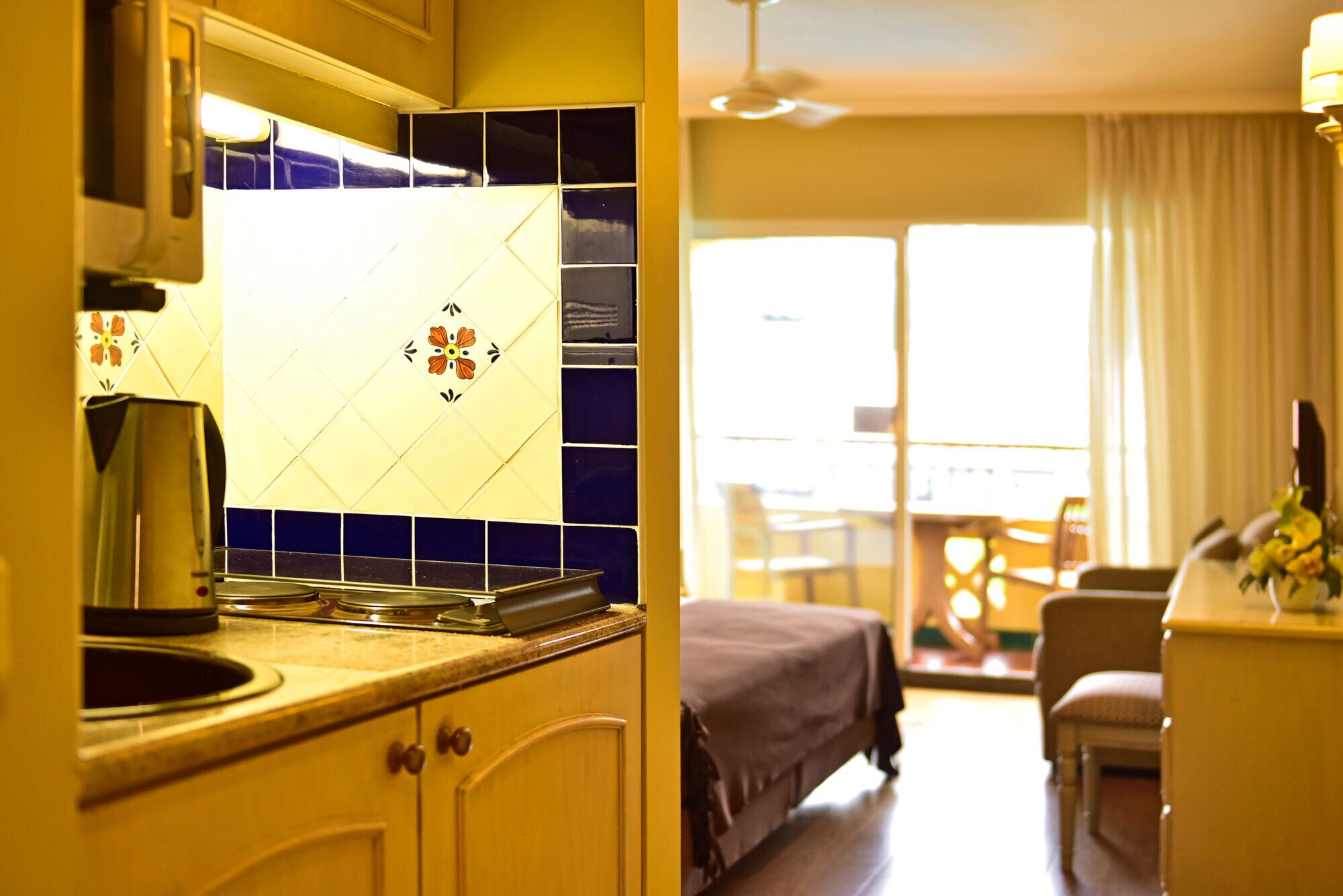 stovetop, cookware/dishes/utensils