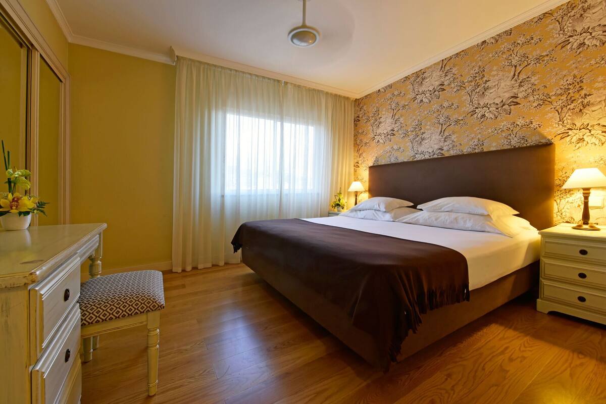 superior room (family) | desk, soundproofing, free cots/infant beds, free wifi