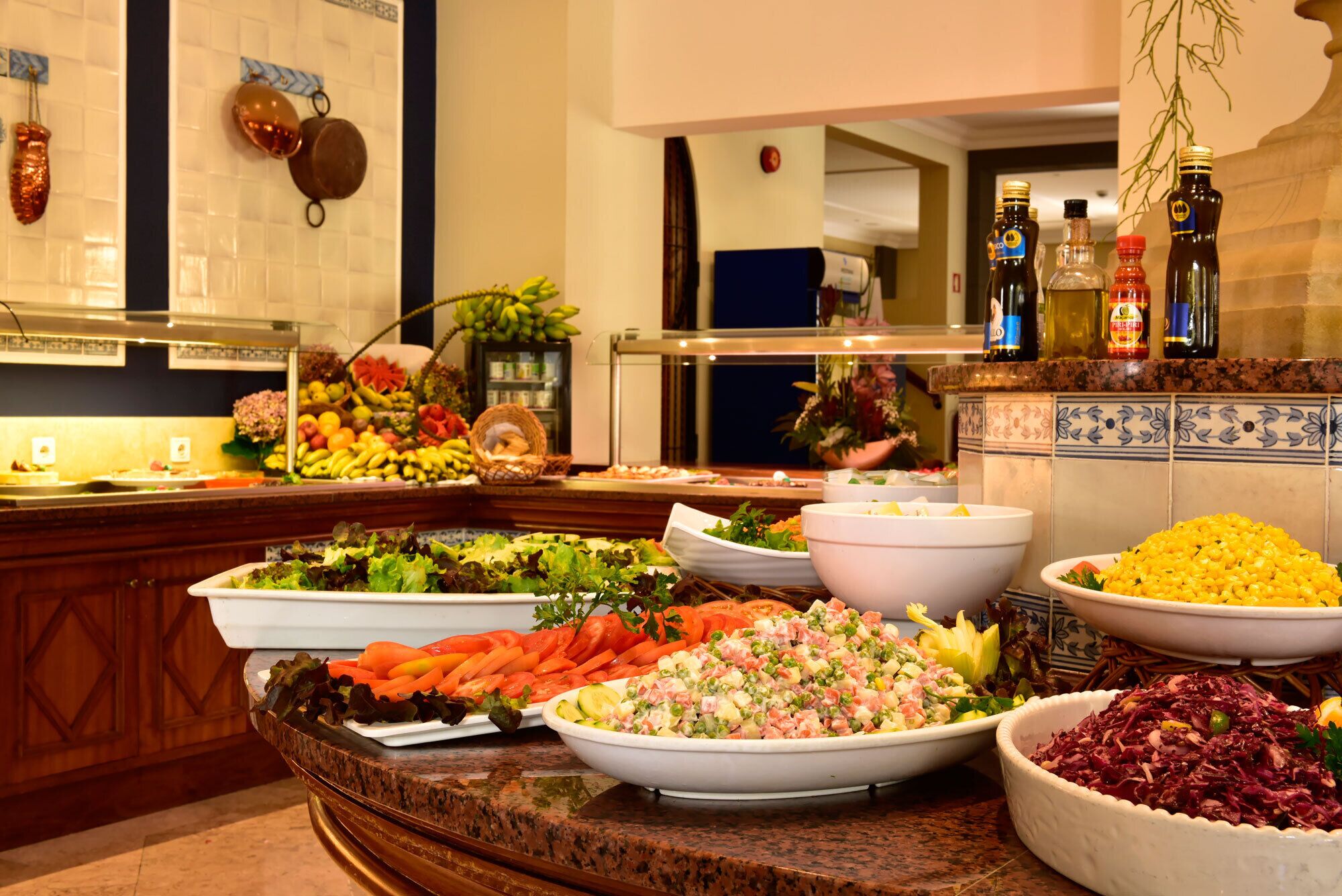 5 restaurants, breakfast, lunch, dinner served; international cuisine