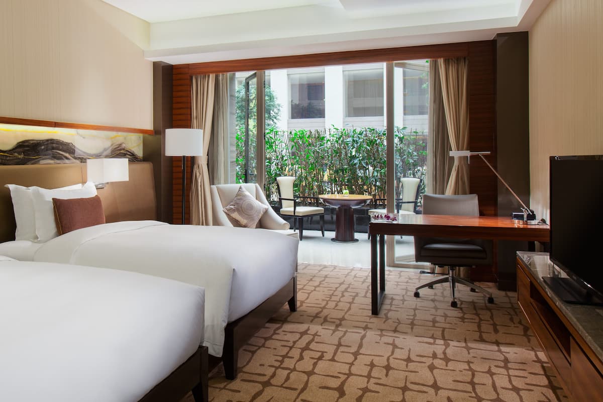 1 bedroom, down duvets, pillow-top beds, minibar