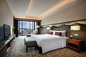 Down comforters, pillowtop beds, minibar, in-room safe - InterContinental Jinan City Center by IHG (Jinan)