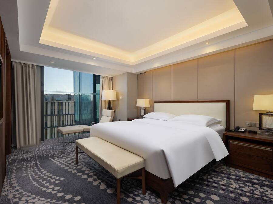 Suite, 2 Bedrooms | Down duvets, pillow-top beds, minibar, in-room safe