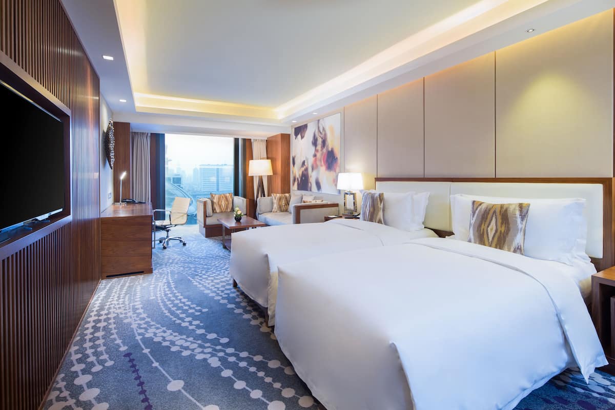 1 bedroom, down duvets, pillow-top beds, minibar