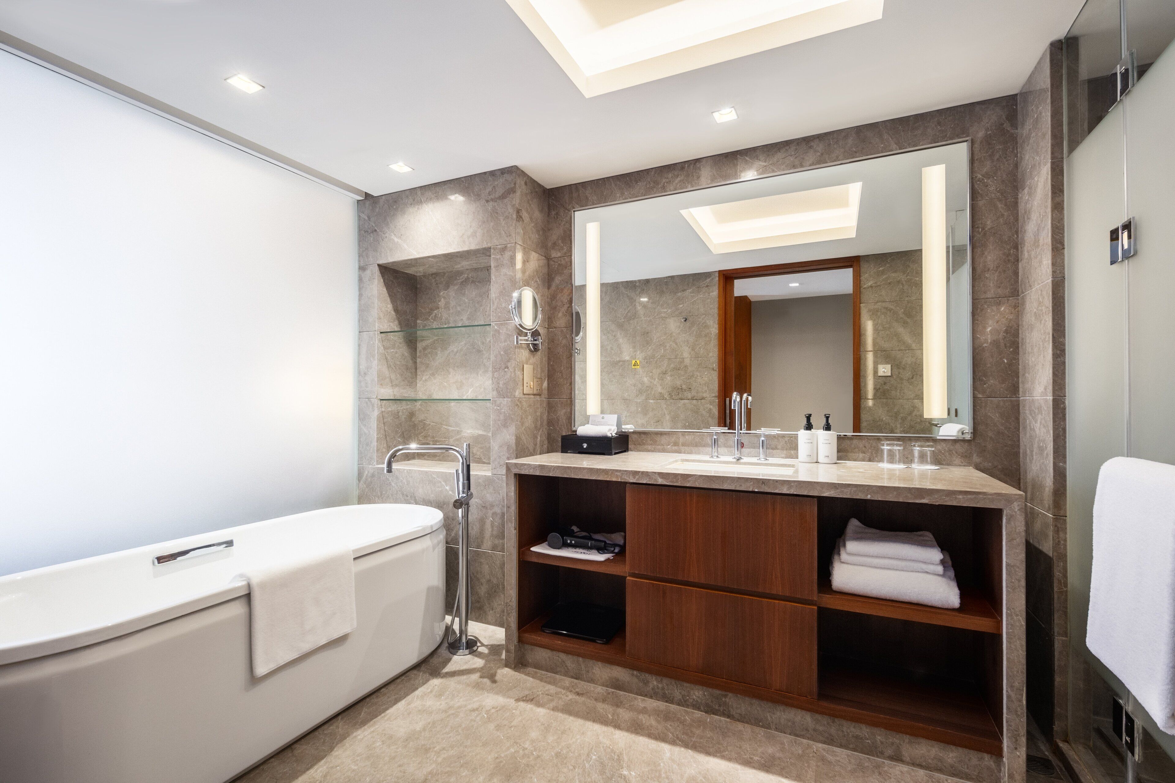 Edredón, camas con pillow-top y minibar 