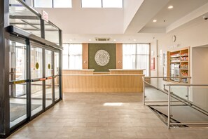 Lobby - Fairfield Inn by Marriott JFK Airport (Jamaica)