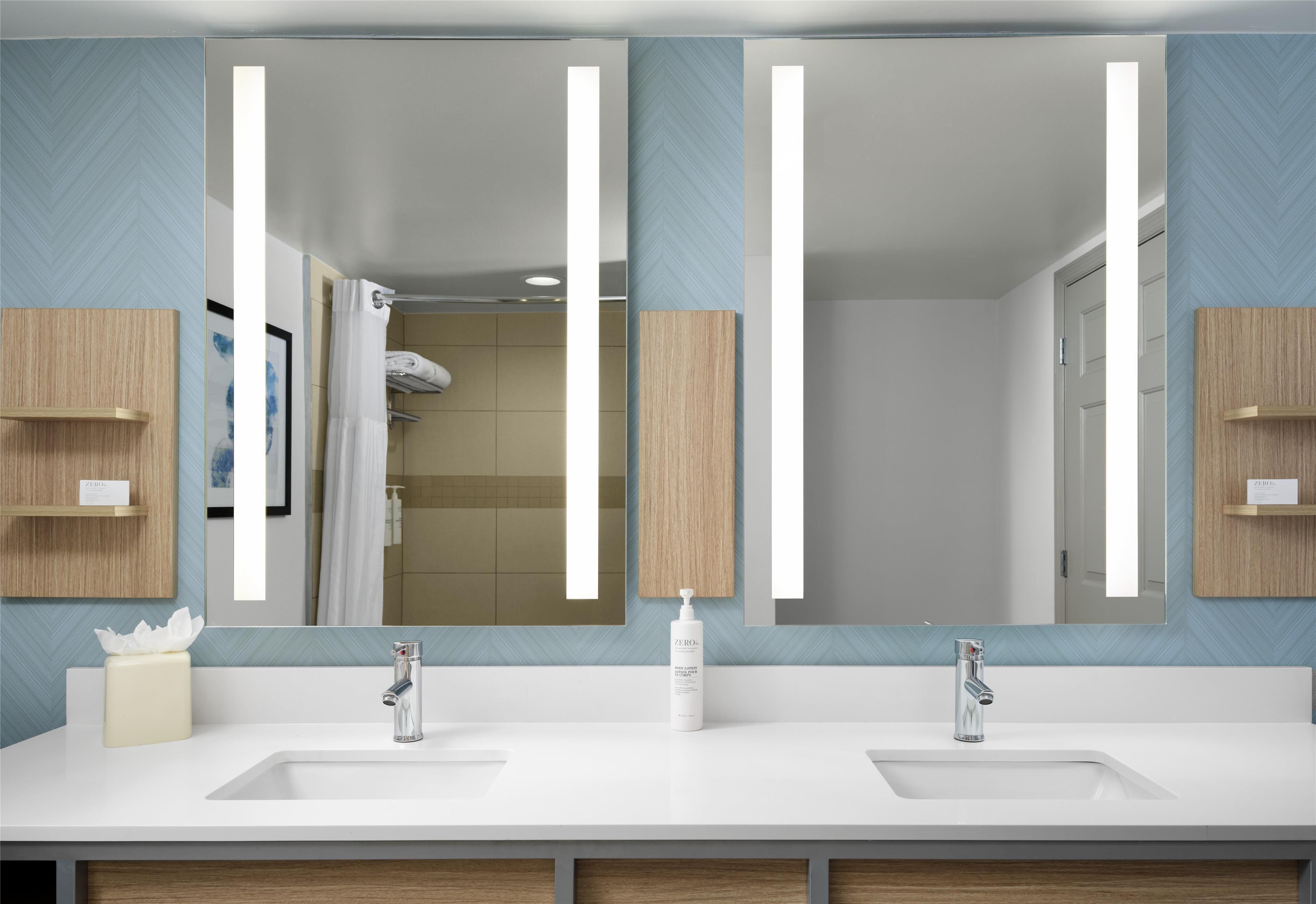 combined shower/bathtub, free toiletries, hair dryer, towels