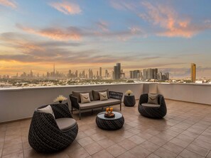 Appartement, 2 chambres (Burj Khalifa View) | Coffres-forts dans les chambres, bureau