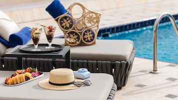 2 bares/lounges, bar ao lado da piscina