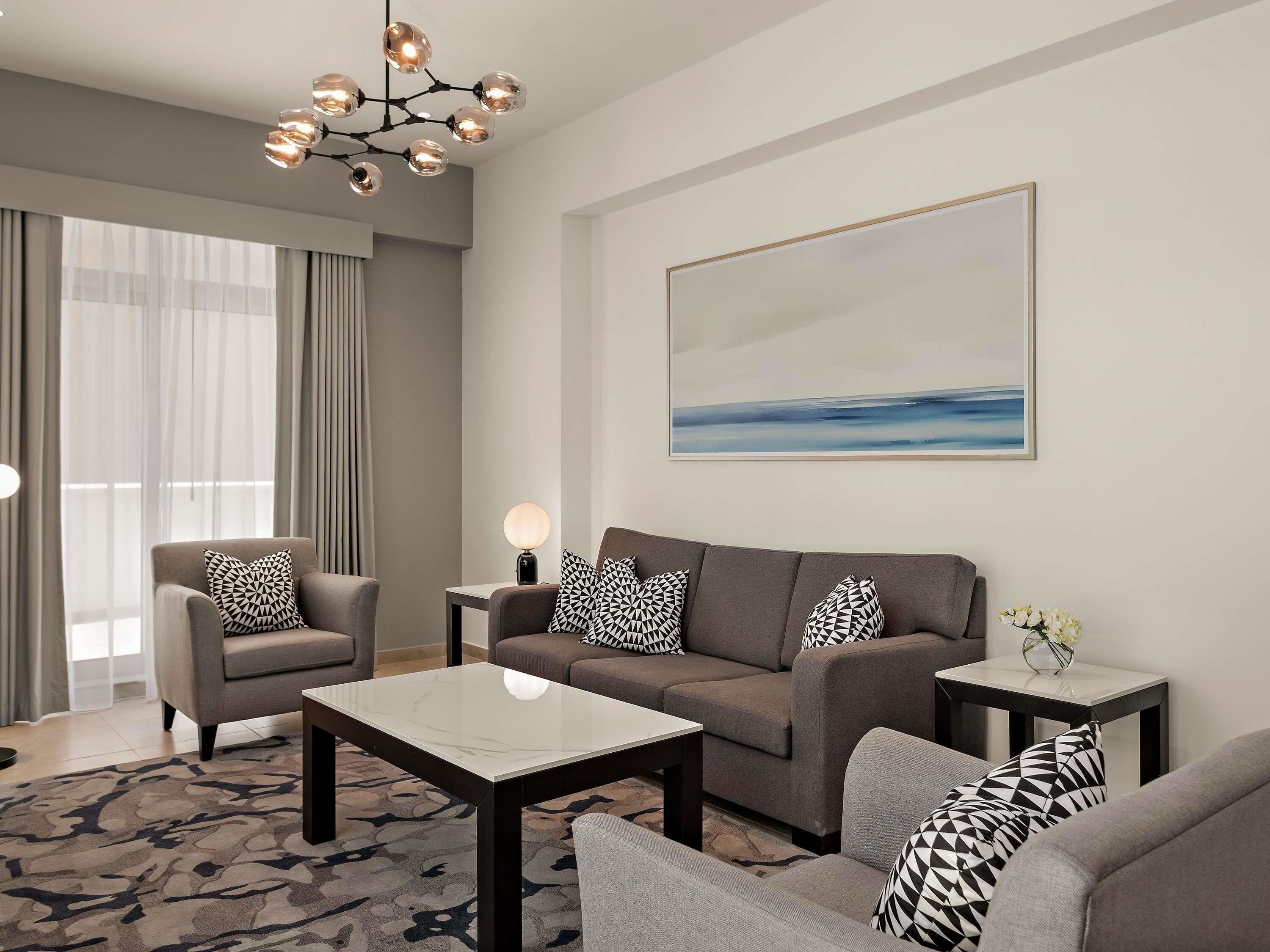 Coffre-fort, bureau, espace de travail pour ordinateurs portables