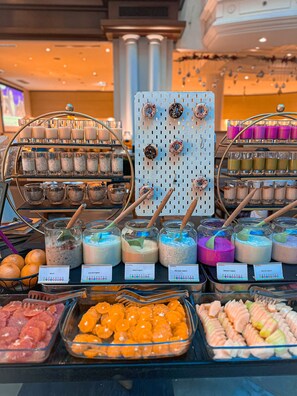 Morgenmadsbuffet hver dag (105.00 AED pr. person)