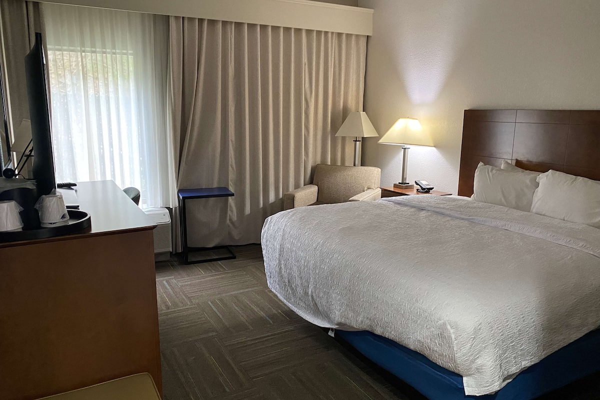 in-room safe, free wifi, bed sheets