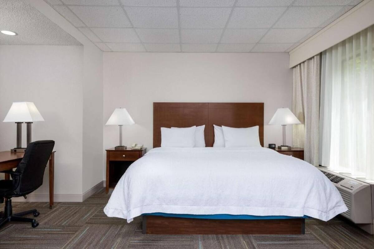 Caja de seguridad en la habitación, wifi gratis y ropa de cama