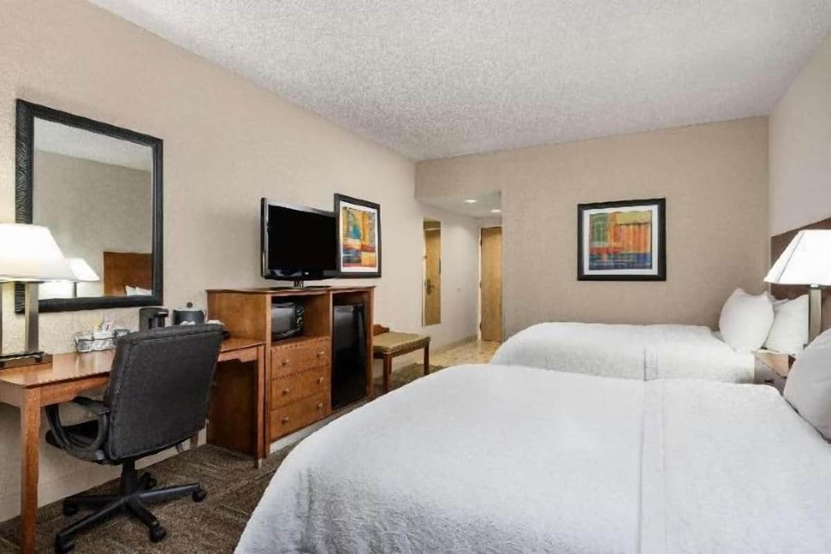 In-room safe, free WiFi, bed sheets