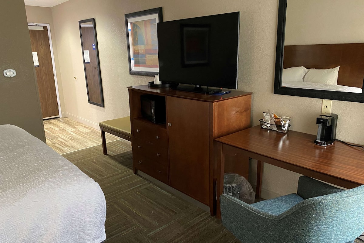 in-room safe, free wifi, bed sheets