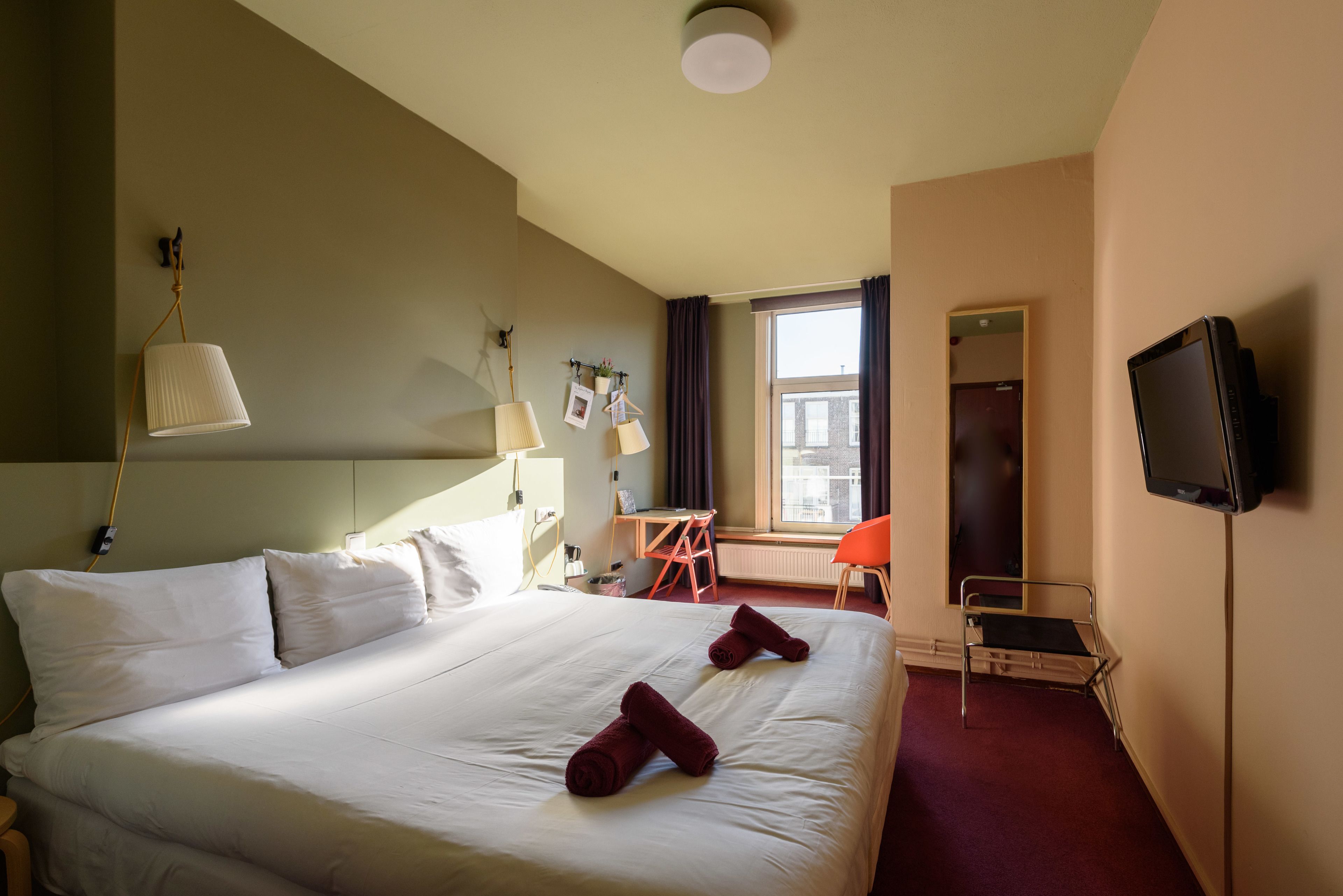 Triple Room | In-room safe, desk, iron/ironing board (on request), cribs (free)