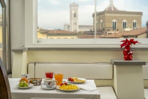 Petit déjeuner préparé sur commande (18 EUR par personne)