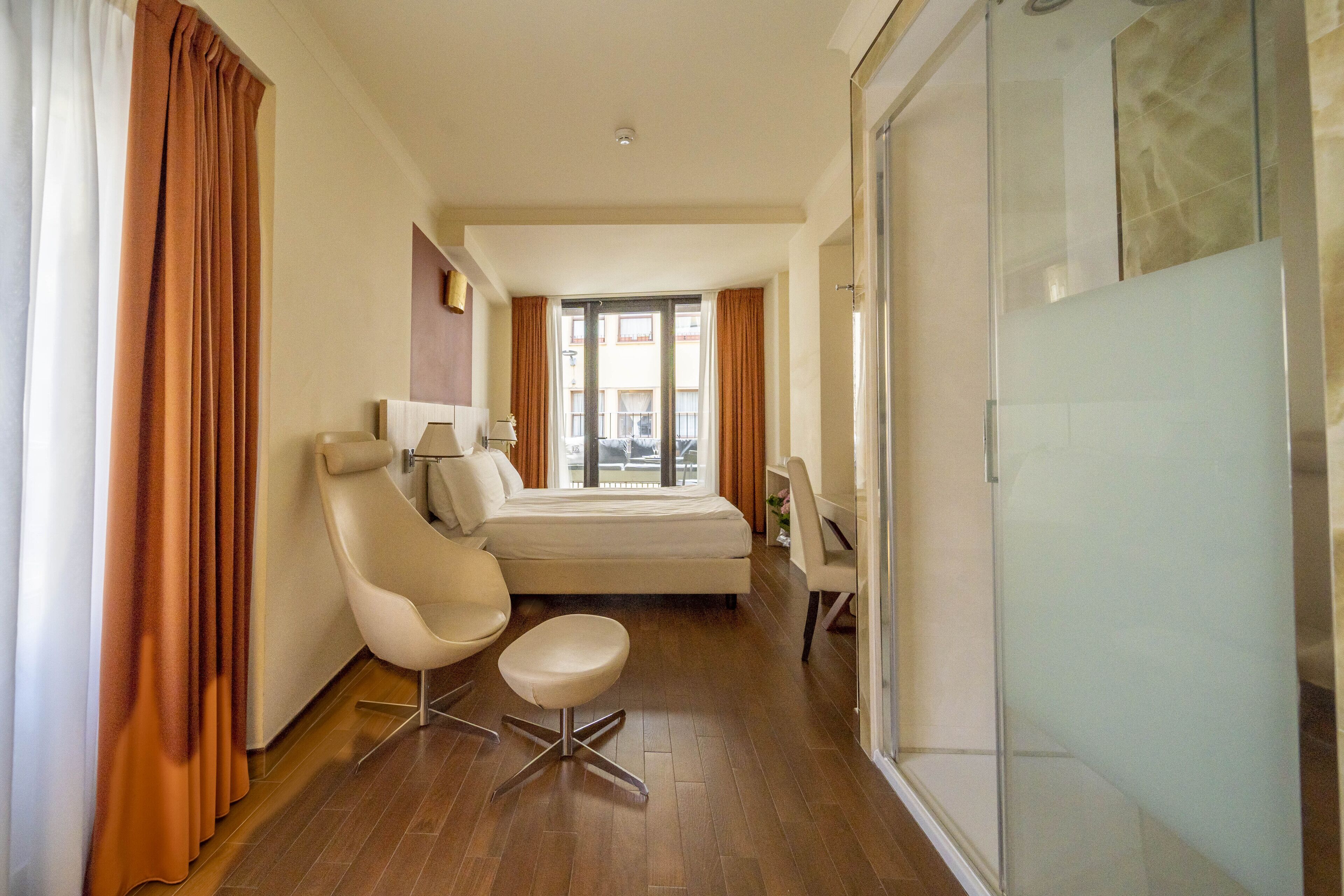 superior double room | bathroom | shower, free toiletries, hair dryer, bidet