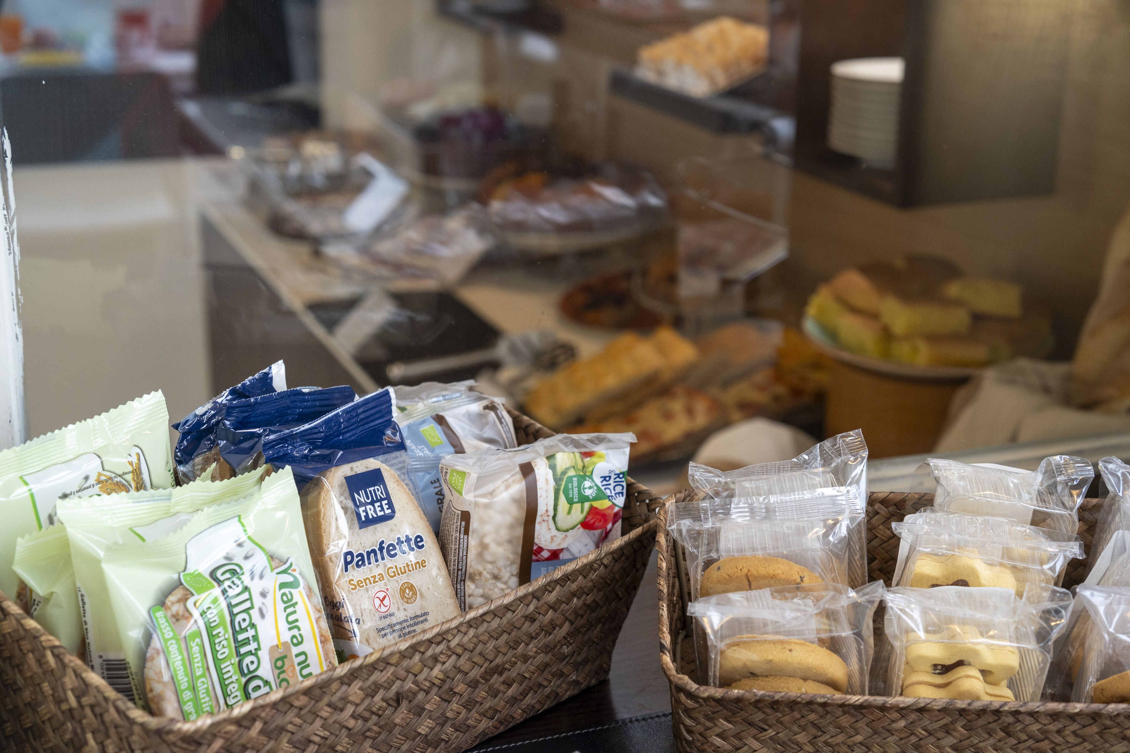 daily cooked-to-order breakfast (eur 18 per person)