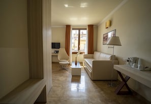 Deluxe Double Room | Premium bedding, in-room safe, desk, iron/ironing board