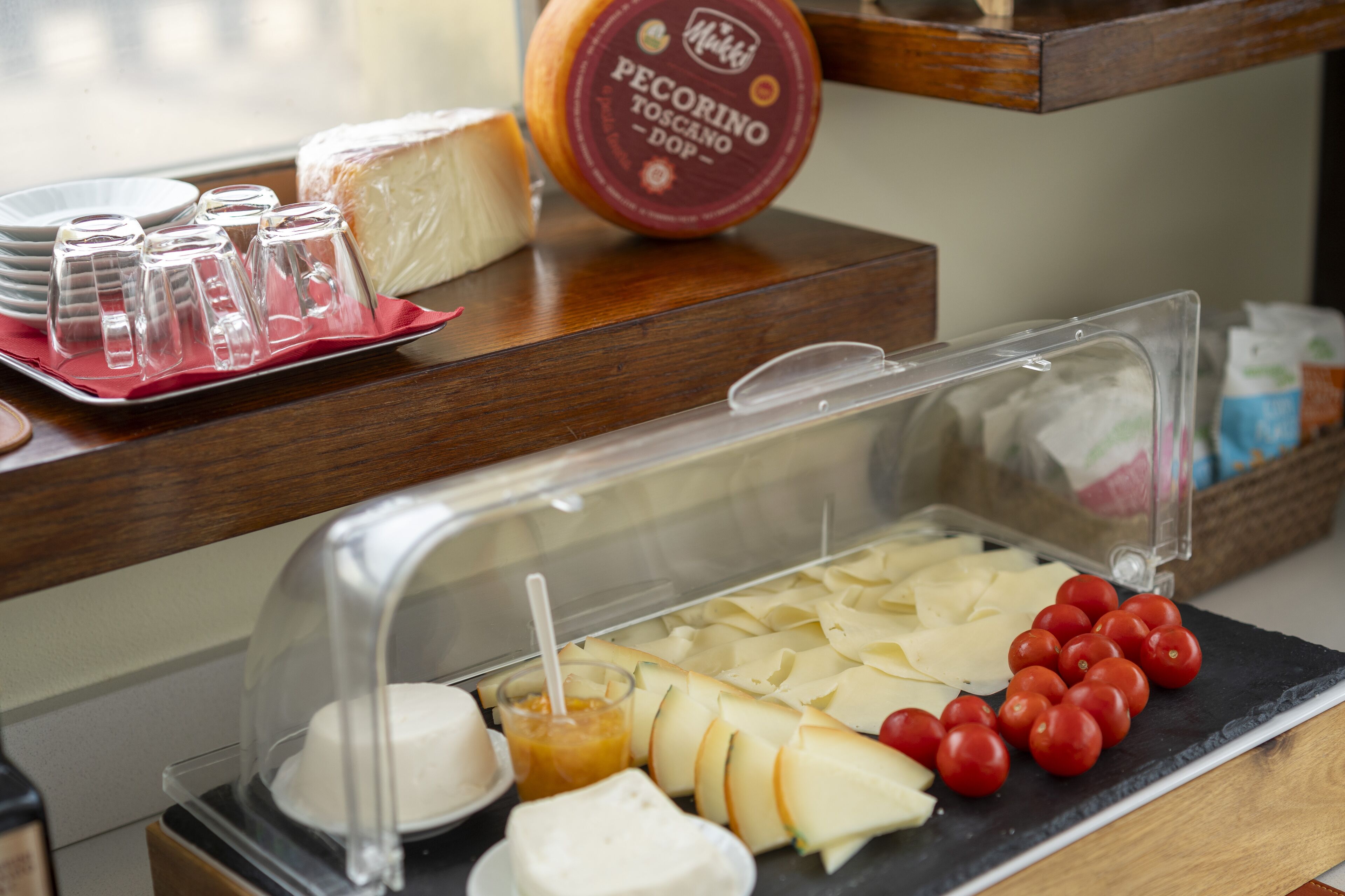 daily cooked-to-order breakfast (eur 18 per person)