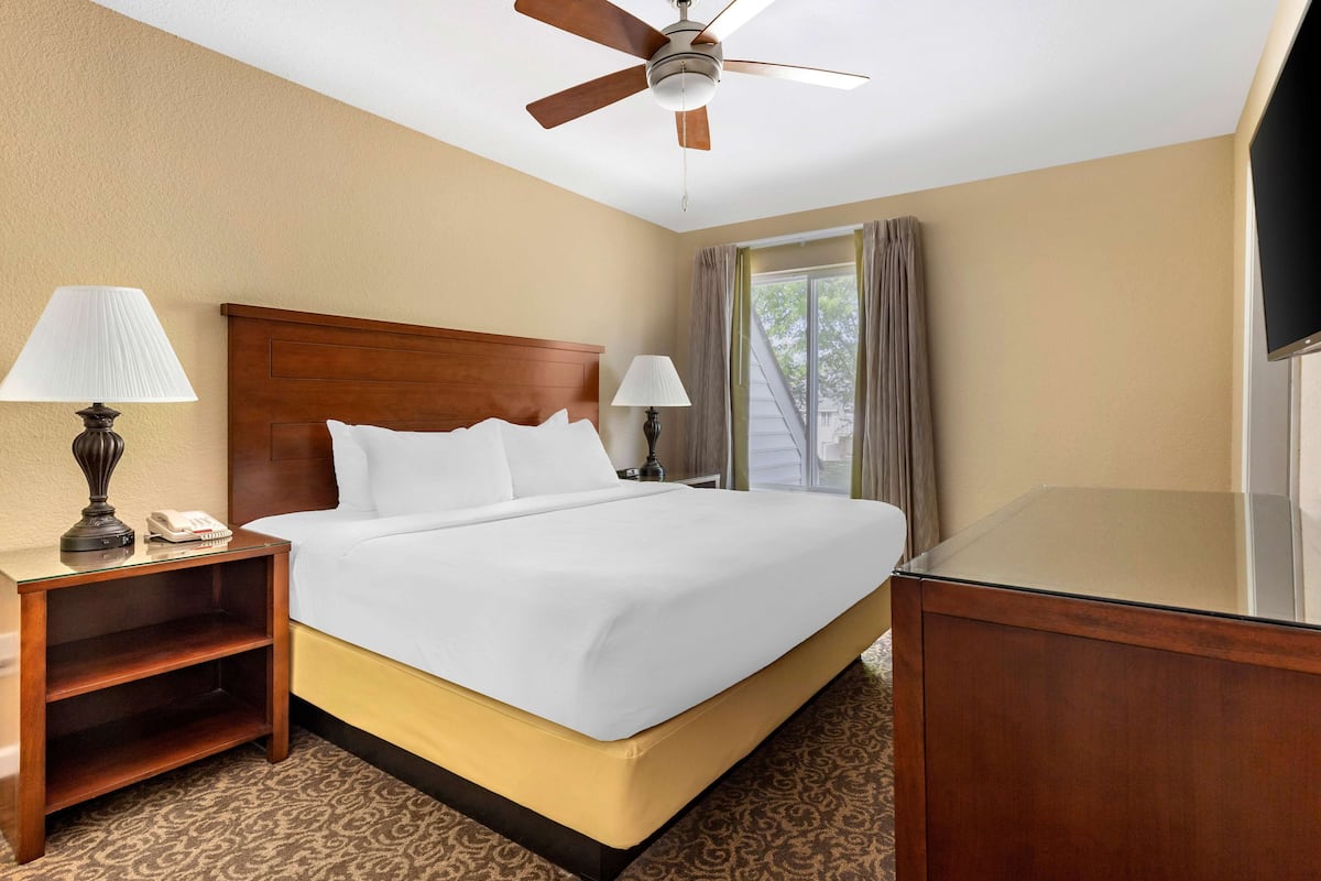 2 bedrooms, premium bedding, in-room safe, individually decorated