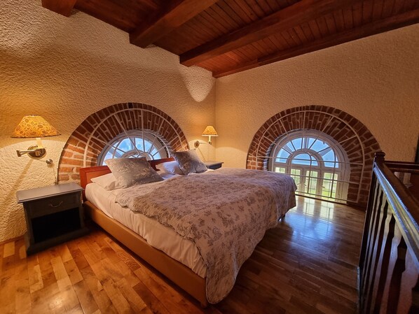 Suíte, 1 quarto (Schloss-elevator access) | 1 quarto, roupas de cama antialérgicas, individualmente decorados