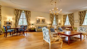 Suíte conforto (Kanzlei) | Área de estar | TV de tela plana