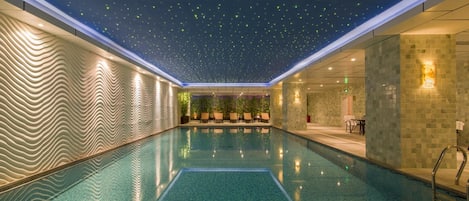 Kolam renang tertutup